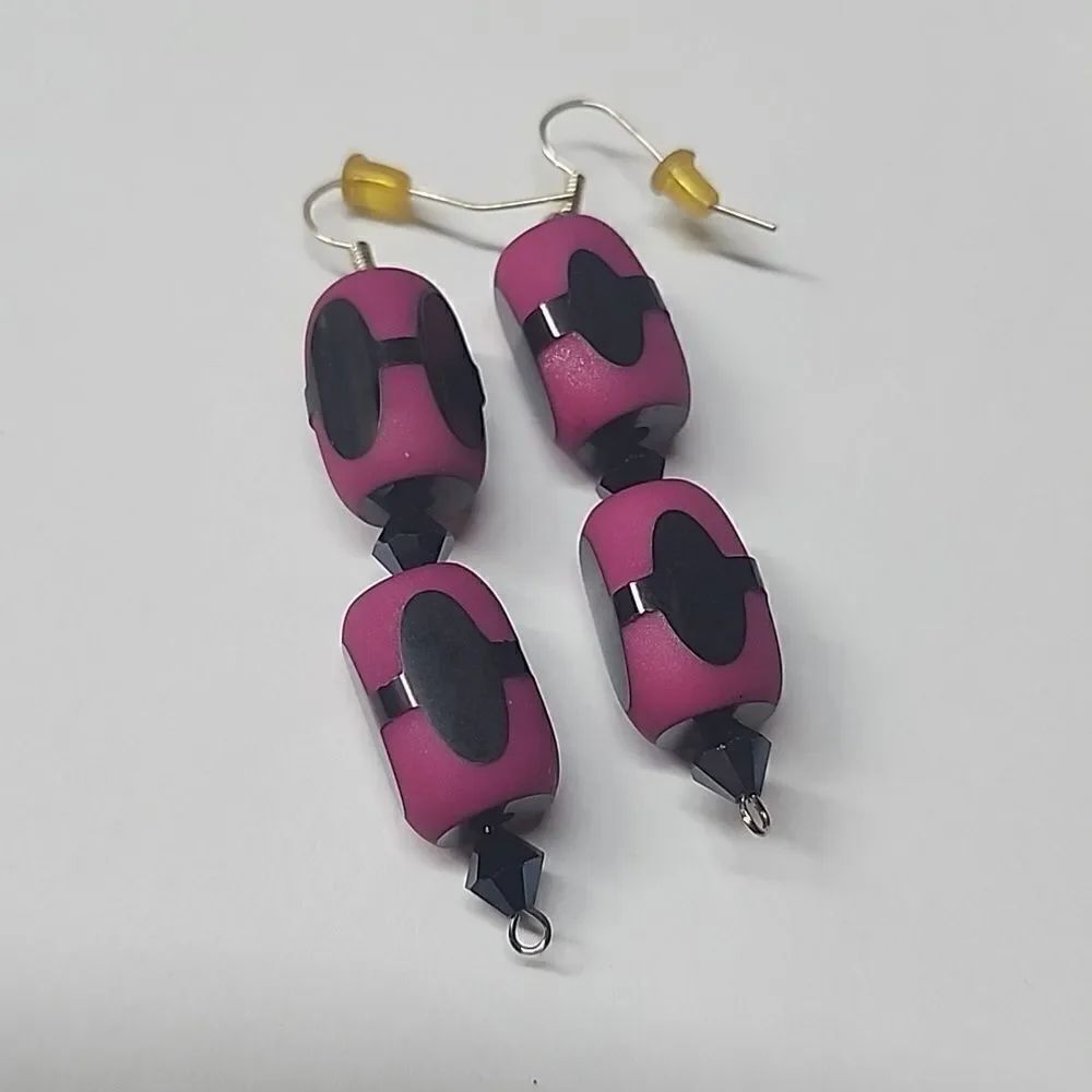 Oval Fuchsia/Black Acrylic Bead Earrings Pink Silver Tone Black Spacer Crystals